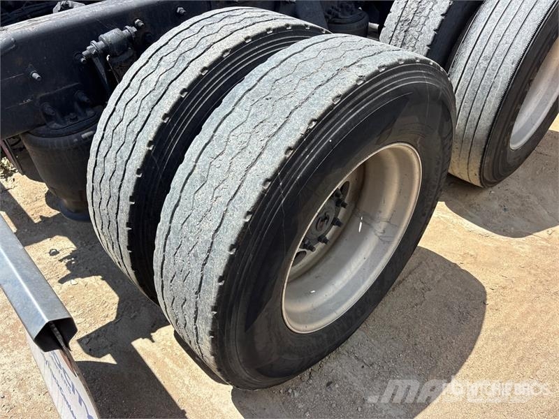 Freightliner Cascadia 125 6x4 T/A Sleeper Truck Tractor Sattelzugmaschinen