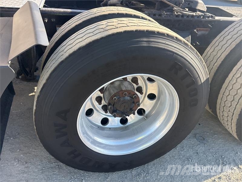 Freightliner Cascadia 126 6x4 T/A Sleeper Truck Tractor 트랙터 유닛