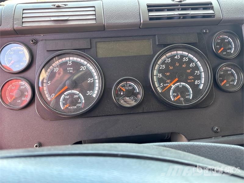 Freightliner Cascadia 125 6x4 T/A Sleeper Truck Tractor Tegljači