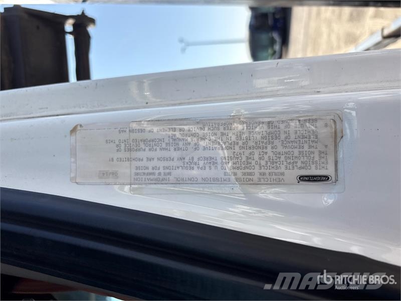 Freightliner Cascadia 125 6x4 Roll-Off Truck (Inoperable) شاحنات لوادر