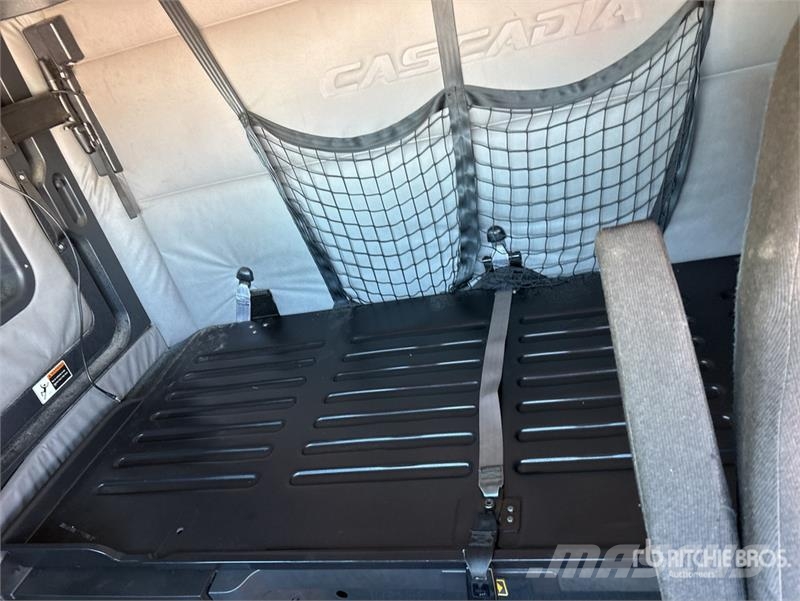Freightliner Cascadia 126 6x4 T/A Sleeper Truck Tractor Motrici e Trattori Stradali