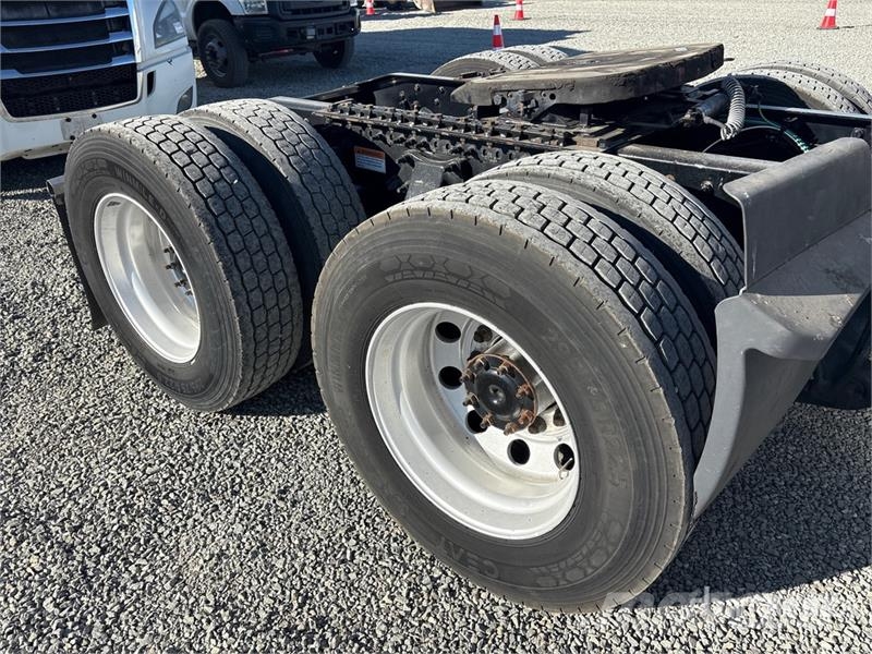 Freightliner Cascadia 126 6x4 T/A Sleeper Truck Tractor Vilcēji