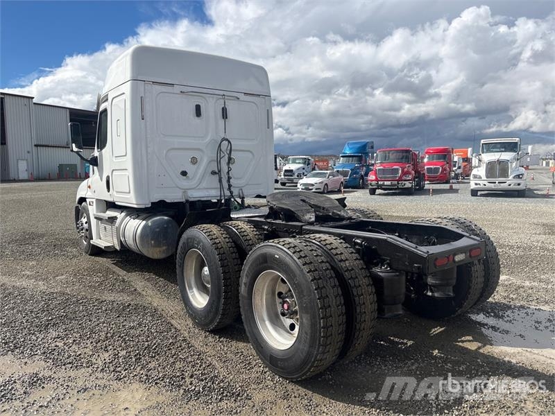 Freightliner Cascadia 125 6x2 T/A Sleeper Truck Tractor Седельные тягачи