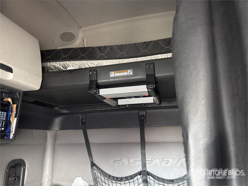 Freightliner Cascadia 126 6x4 T/A Sleeper Truck Tractor Motrici e Trattori Stradali