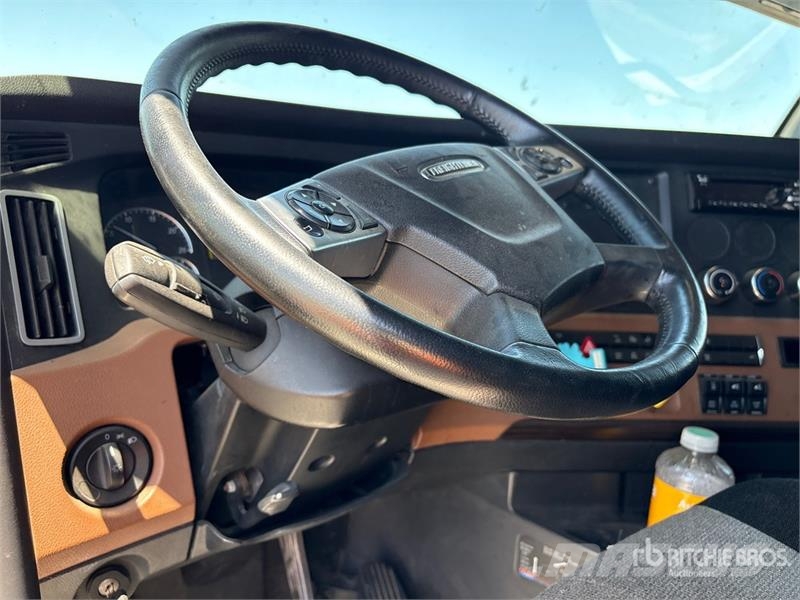 Freightliner Cascadia 126 6x4 T/A Sleeper Truck Tractor وحدات الجر