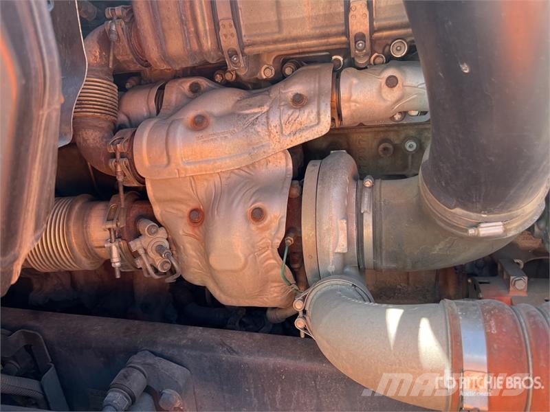 Freightliner Cascadia 126 6x4 T/A Sleeper Truck Tractor Тягачі