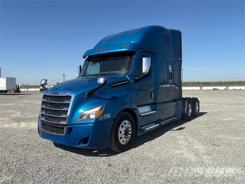 Freightliner Cascadia 126 6x4 T/A Sleeper Truck Tractor Nyergesvontatók