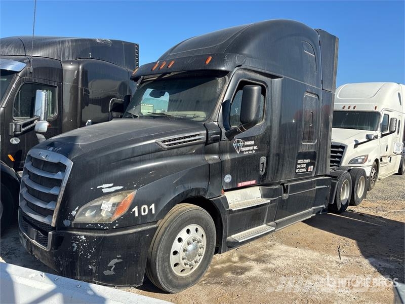 Freightliner Cascadia 126 6x4 T/A Sleeper Truck Tractor Sattelzugmaschinen