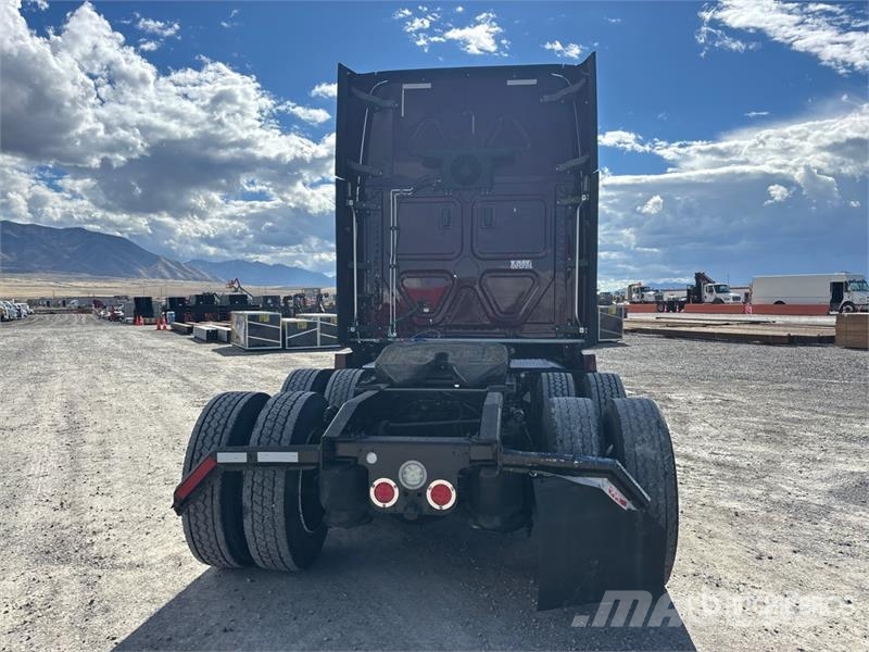 Freightliner Cascadia 126 6x4 T/A Sleeper Truck Tractor Tractores (camiões)