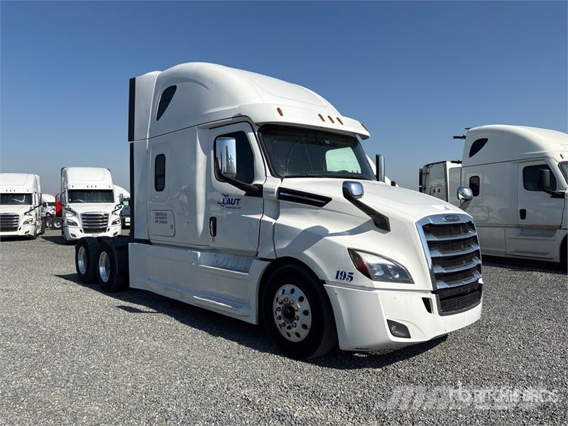 Freightliner Cascadia 126 6x4 T/A Sleeper Truck Tractor Tractor Units