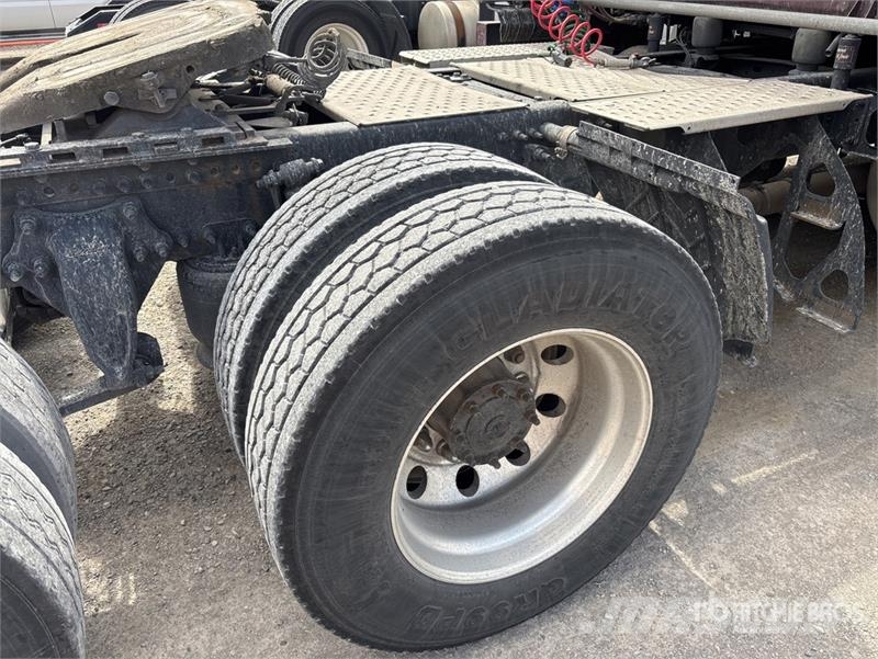 Freightliner Cascadia 126 6x4 T/A Sleeper Truck Tractor Motrici e Trattori Stradali