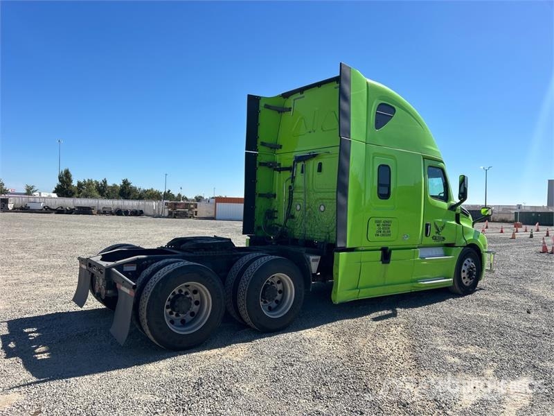 Freightliner Cascadia 126 T/A Sleeper Truck Tractor Vetopöytäautot