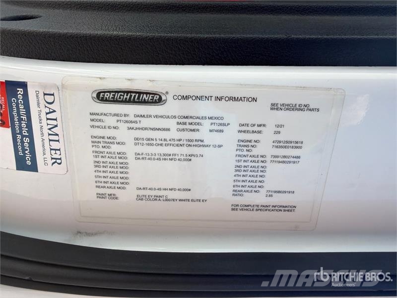 Freightliner Cascadia 126 6x4 T/A Sleeper Truck Tractor Sattelzugmaschinen