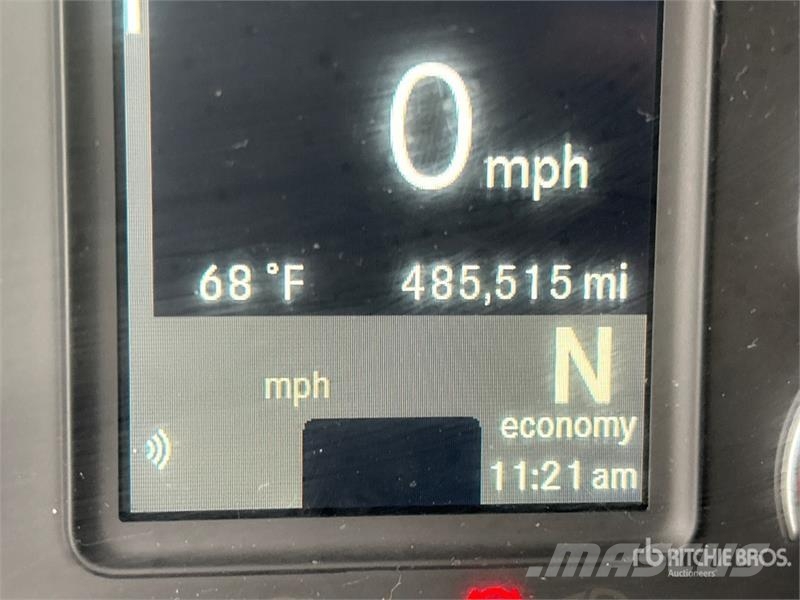Freightliner Cascadia 126 6x4 T/A Sleeper Truck Tractor Cabezas tractoras