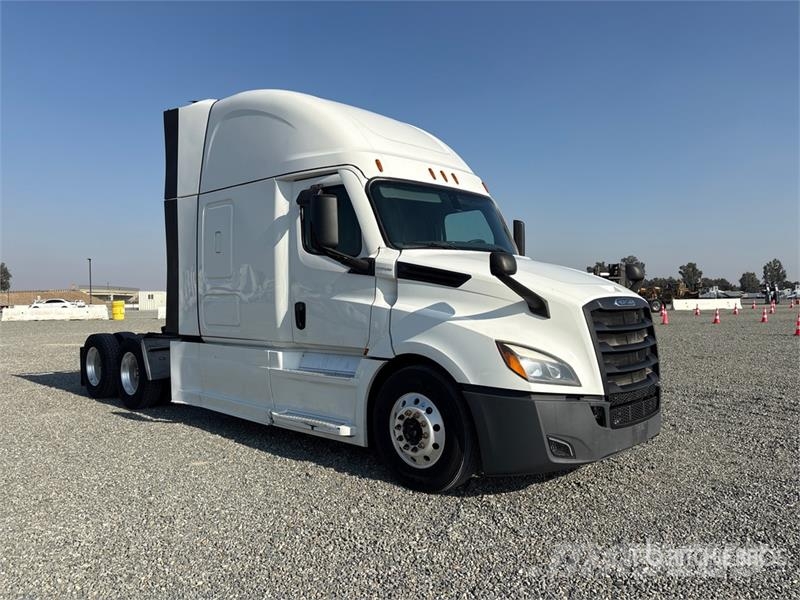 Freightliner Cascadia 126 6x4 T/A Sleeper Truck Tractor Sattelzugmaschinen