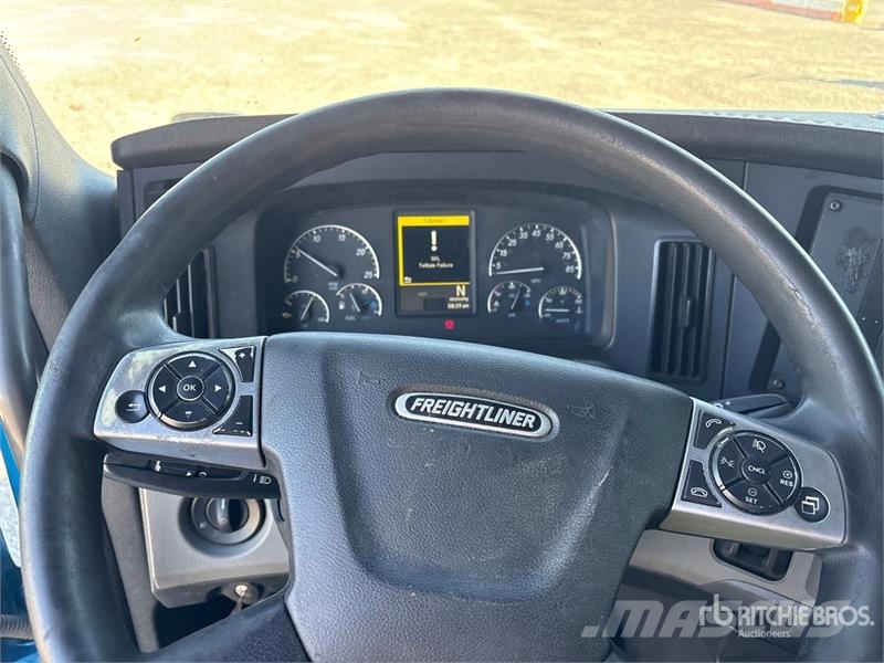 Freightliner Cascadia 126 6x4 T/A Sleeper Truck Tractor Nyergesvontatók