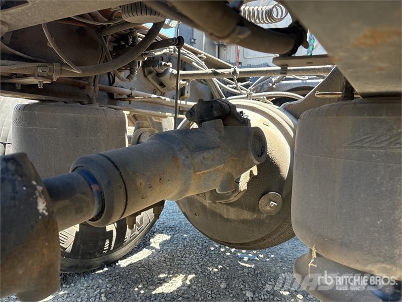 Freightliner Cascadia 126 6x4 T/A Sleeper Truck Tractor وحدات الجر