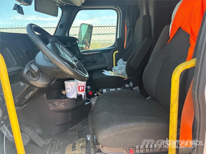 Freightliner Cascadia 126 6x4 T/A Sleeper Truck Tractor Τράκτορες