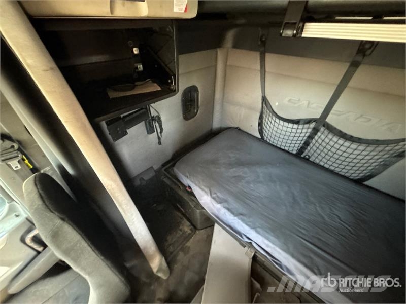 Freightliner Cascadia 126 6x4 T/A Sleeper Truck Tractor Sattelzugmaschinen