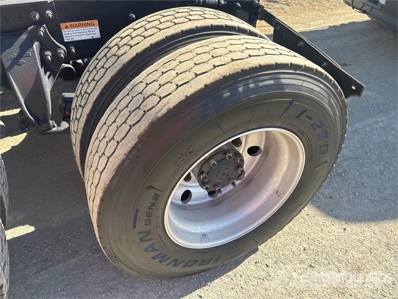 Freightliner Cascadia 126 6x4 T/A Sleeper Truck Tractor Motrici e Trattori Stradali