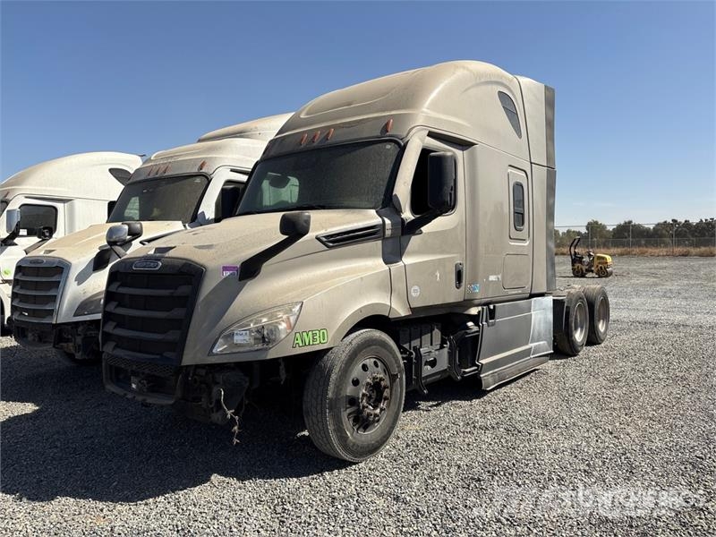 Freightliner Cascadia 126 6x4 T/A Sleeper Truck Tractor Vilcēji