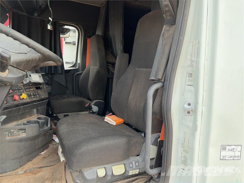 Freightliner Cascadia 126 6x4 T/A Sleeper Truck Tractor Ciągniki siodłowe