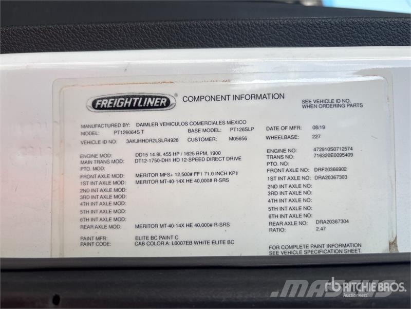 Freightliner Cascadia 126 6x4 T/A Sleeper Truck Tractor Тягачі