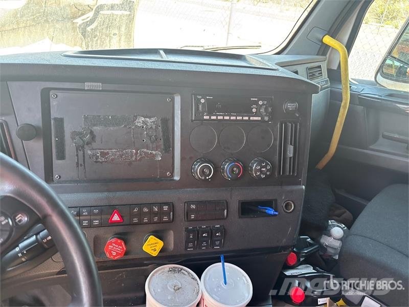 Freightliner Cascadia 126 6x4 T/A Sleeper Truck Tractor Τράκτορες