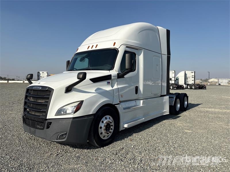 Freightliner Cascadia 126 6x4 T/A Sleeper Truck Tractor Sattelzugmaschinen