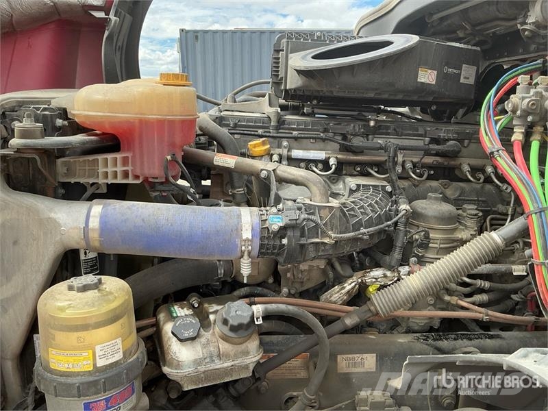 Freightliner Cascadia 126 6x4 T/A Sleeper Truck Tractor Тягачі