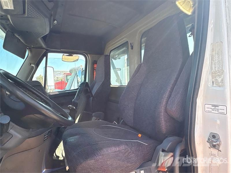 Freightliner Cascadia 125 6x4 Roll-Off Truck (Inoperable) شاحنات لوادر