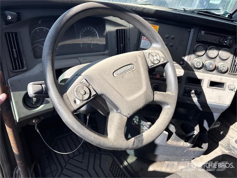 Freightliner Cascadia 126 6x4 T/A Sleeper Truck Tractor Sattelzugmaschinen