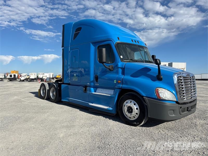 Freightliner Cascadia 125 6x4 T/A Sleeper Truck Tractor وحدات الجر