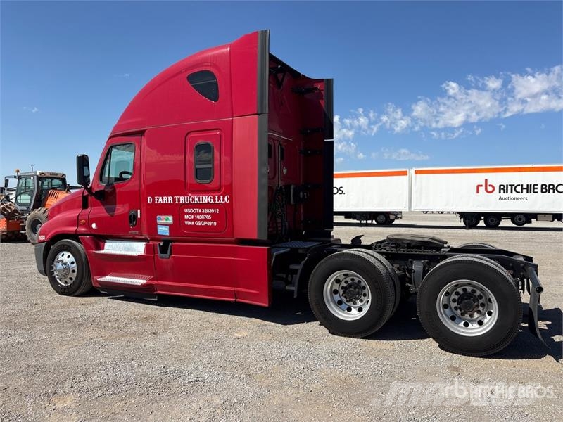 Freightliner Cascadia 125 6x4 T/A Sleeper Truck Tractor Sattelzugmaschinen