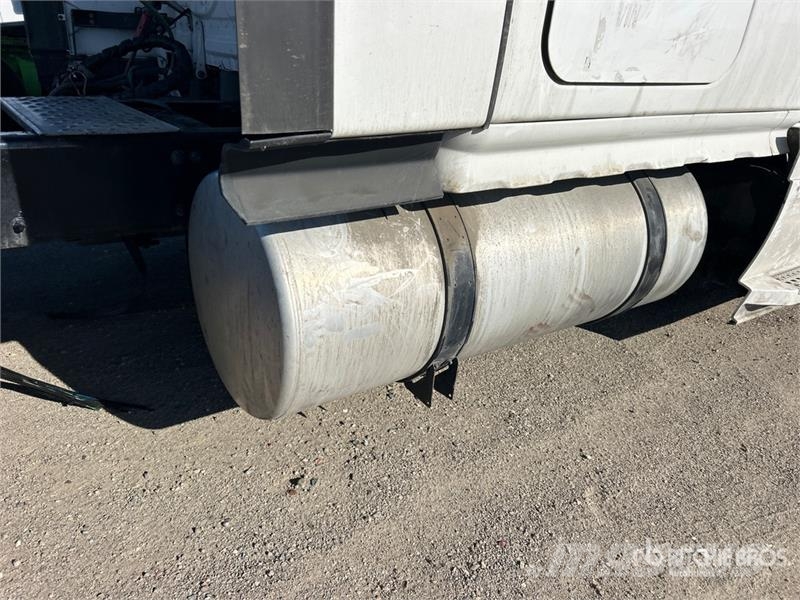 Freightliner Cascadia 6x4 T/A Sleeper Truck Tractor Тягачі