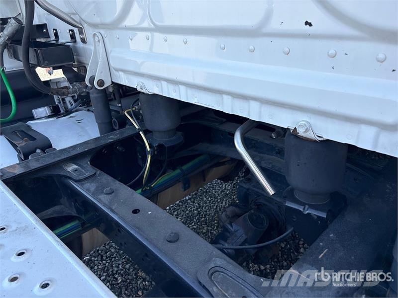 Freightliner Cascadia 126 6x4 T/A Sleeper Truck Tractor Tractor Units