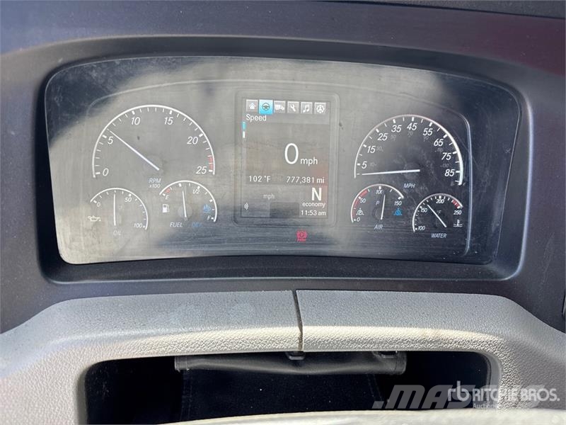 Freightliner Cascadia 126 6x4 T/A Sleeper Truck Tractor Tegljači