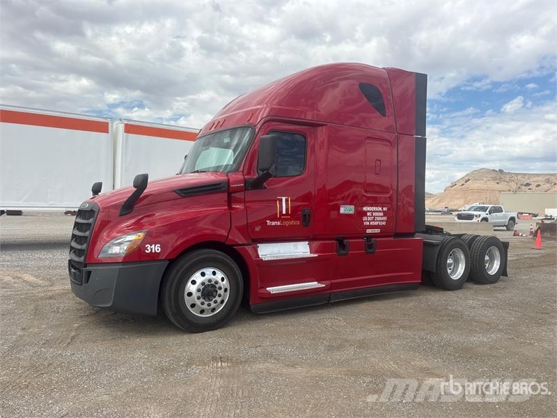 Freightliner Cascadia 126 6x4 T/A Sleeper Truck Tractor Nyergesvontatók