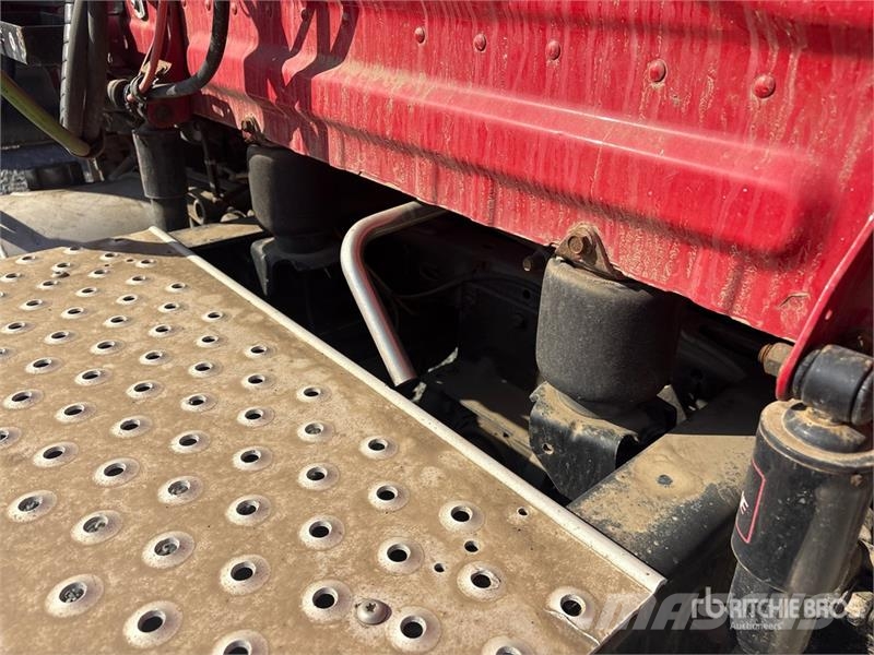 Freightliner Cascadia 126 6x4 T/A Sleeper Truck Tractor Vilcēji