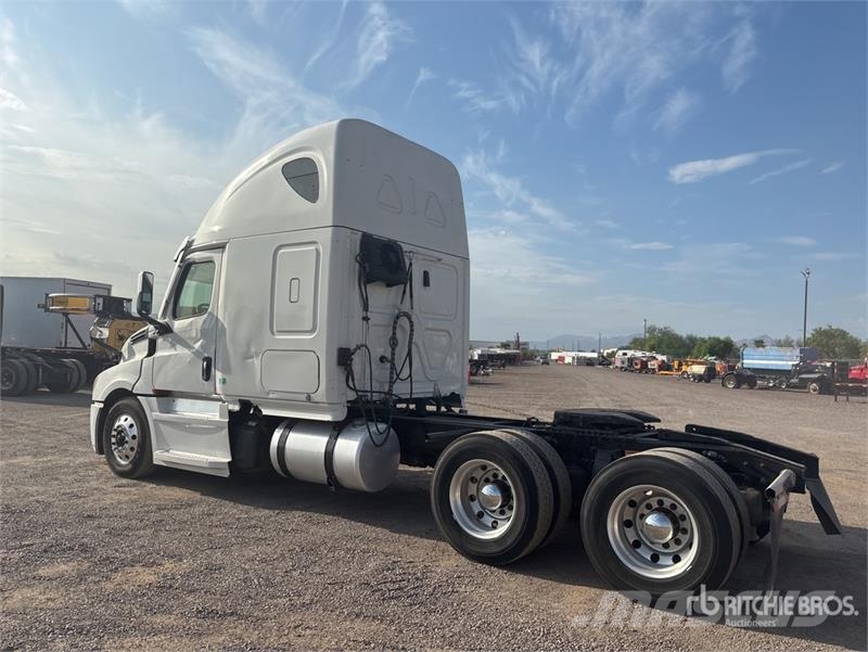 Freightliner Cascadia 126 6x4 T/A Sleeper Truck Tractor 牵引车