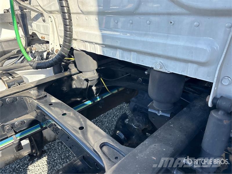 Freightliner Cascadia 126 6x4 T/A Sleeper Truck Tractor Vilcēji