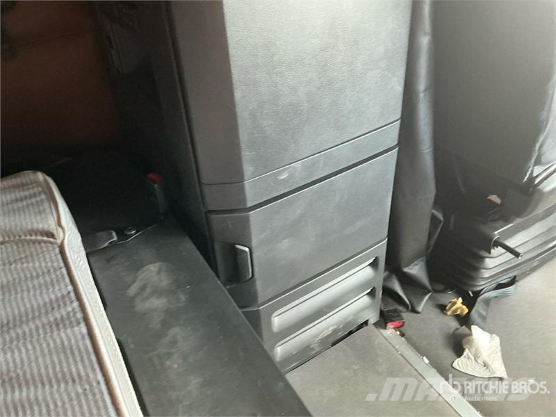 Freightliner Cascadia 126 6x4 T/A Sleeper Truck Tractor Тягачі