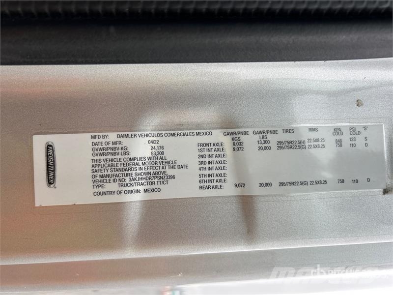 Freightliner Cascadia 126 6x4 T/A Sleeper Truck Tractor Cabezas tractoras