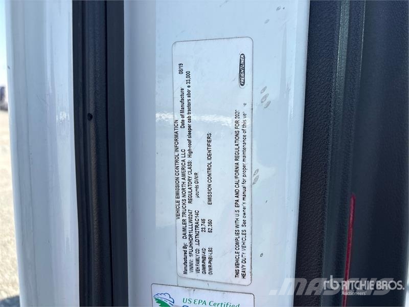 Freightliner Cascadia 126 6x4 T/A Sleeper Truck Tractor 트랙터 유닛