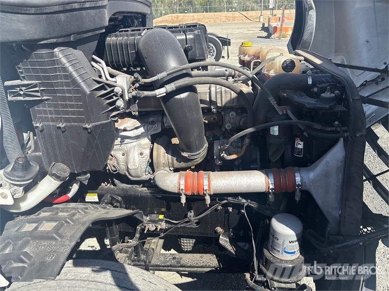 Freightliner Cascadia 126 6x4 T/A Sleeper Truck Tractor Sattelzugmaschinen