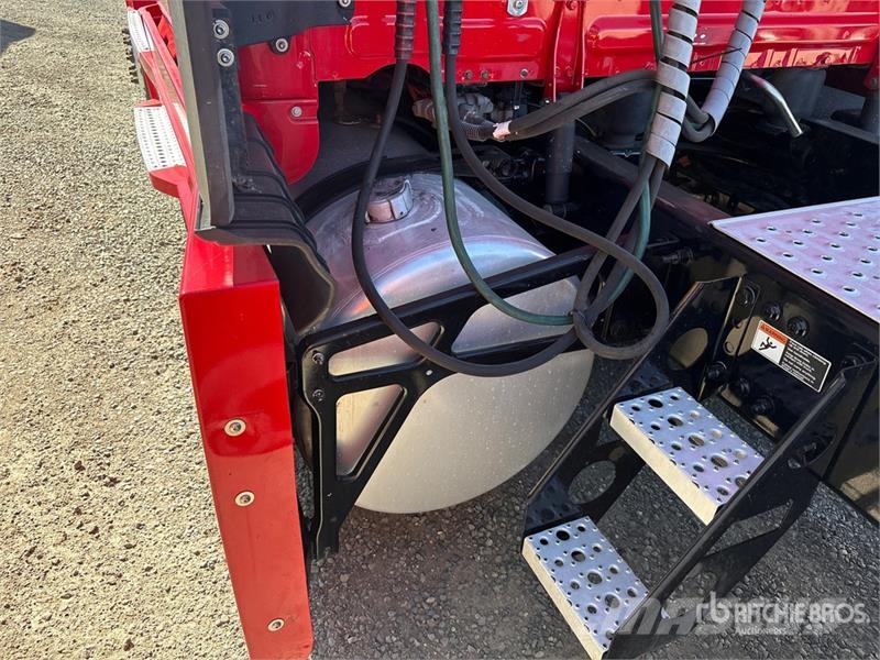 Freightliner Cascadia 126 6x4 T/A Sleeper Truck Tractor وحدات الجر