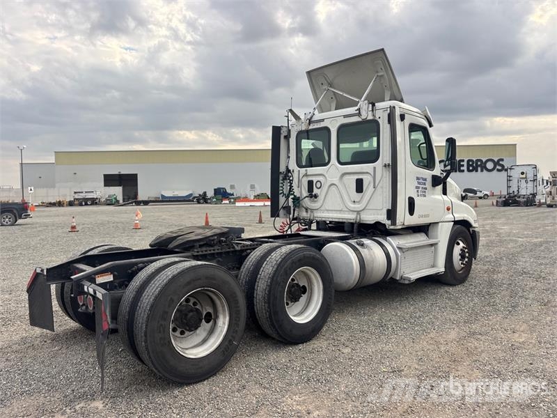 Freightliner Cascadia 113 Тягачі