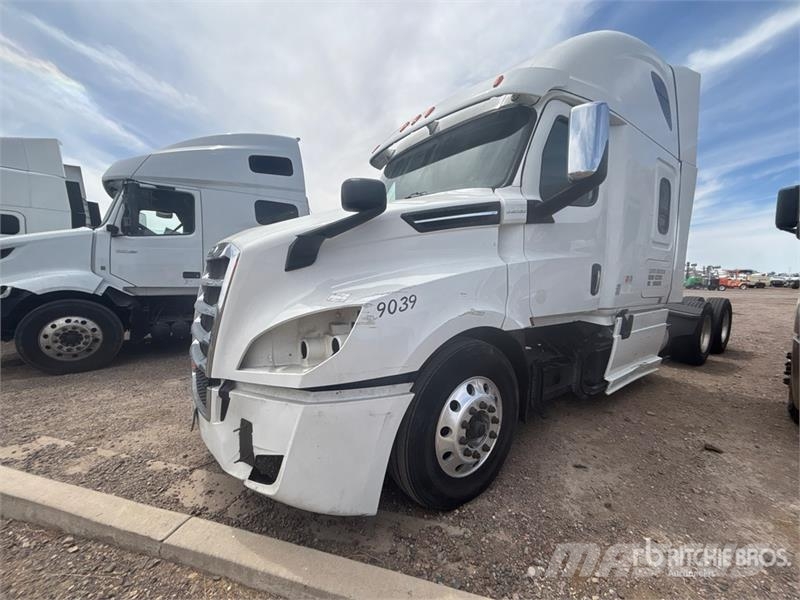 Freightliner Cascadia 126 6x4 T/A Sleeper Truck Tractor (Inoper Nyergesvontatók