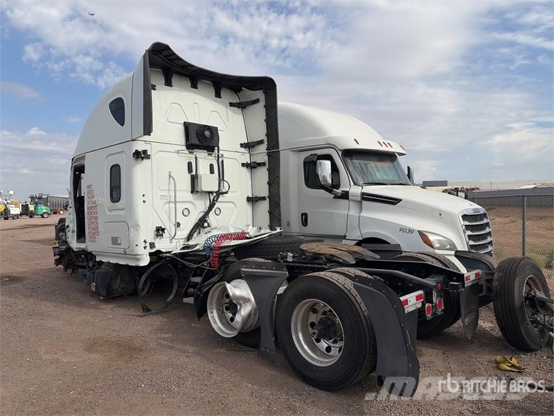 Freightliner Cascadia 126 6x4 T/A Sleeper Truck Tractor Ciągniki siodłowe