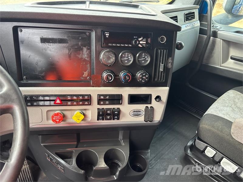 Freightliner Cascadia 126 6x4 T/A Sleeper Truck Tractor Autotractoare